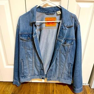 Men’s Medium Levi Denim Jacket